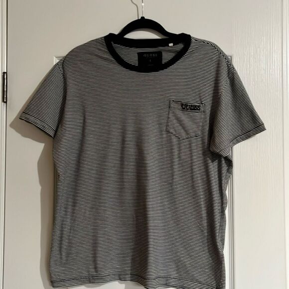 Guess black and white T-shirt/ Size L - Picture 1 of 7